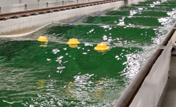 LainePoiss buoys in wave tank